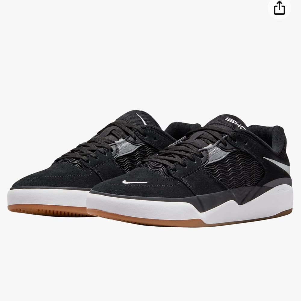Brand new Nike SB Ishod Wair. Never worn just been sitting here. Kinda dusty 😂